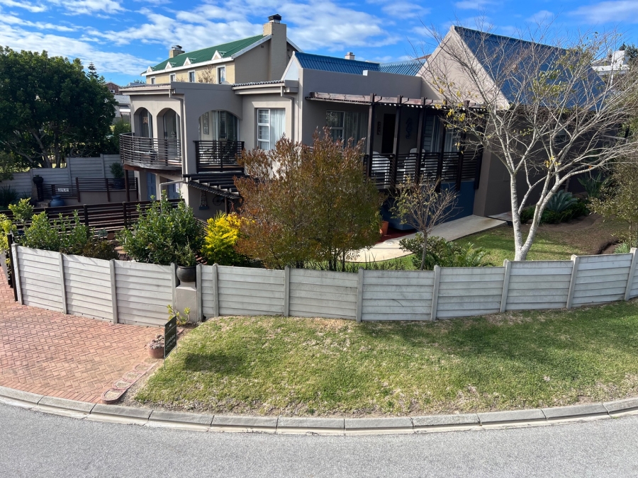 4 Bedroom Property for Sale in Herolds Bay Western Cape